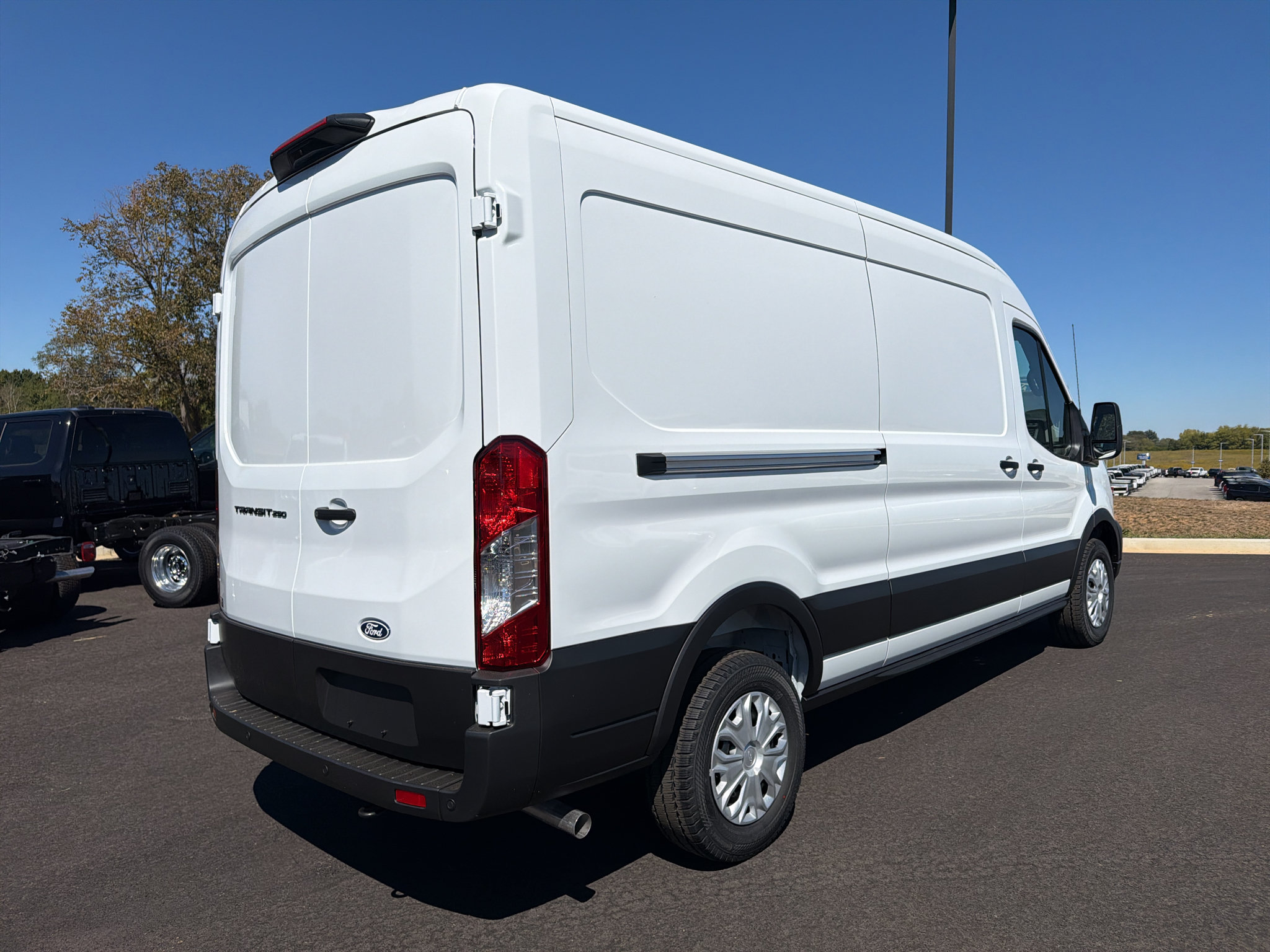 New 2026 Ford Transit 250 148 Medium Roof RWD image 5