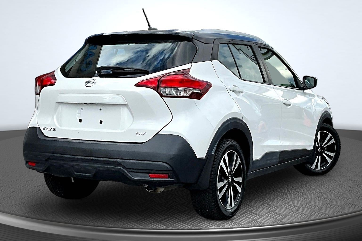 Used 2018 Nissan Kicks SV FWD image 5