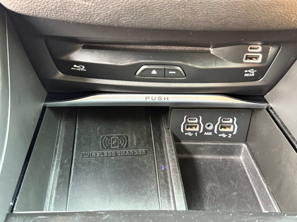 Used 2023 Chrysler Pacifica Pinnacle FWD image 21