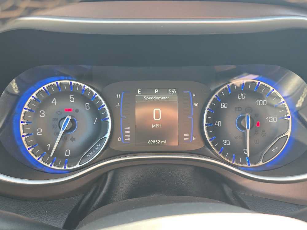 Used 2022 Chrysler Voyager LX FWD image 21