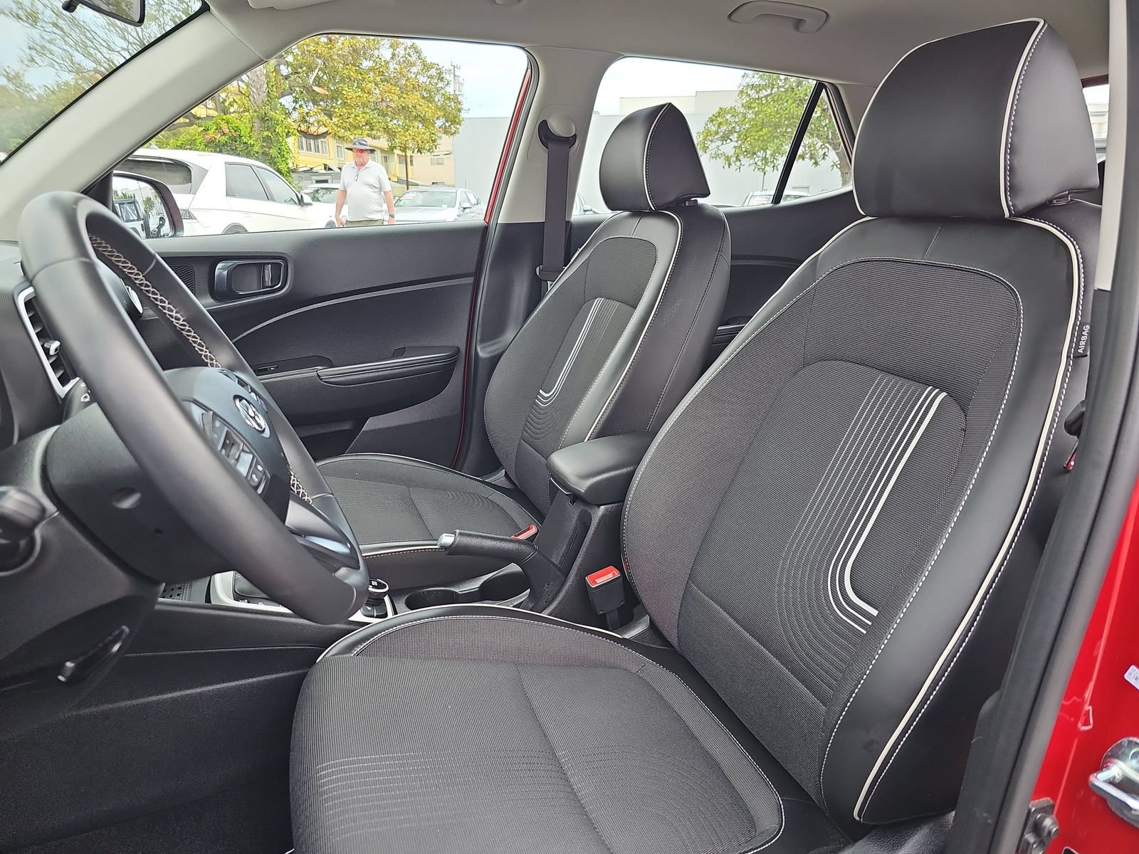 Certified 2025 Hyundai Venue Limited FWD image 14
