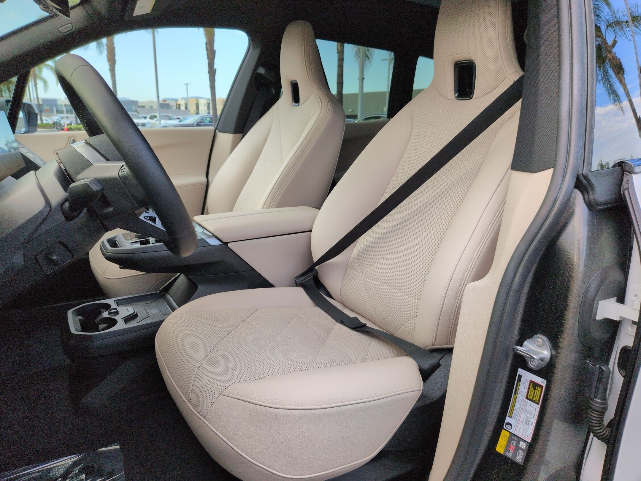 Certified 2025 BMW iX xDrive50 w/ Premium Package AWD/4WD image 16