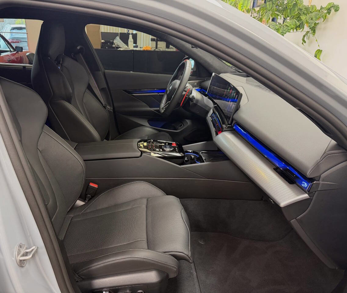 Used 2026 BMW M5 Touring image 59