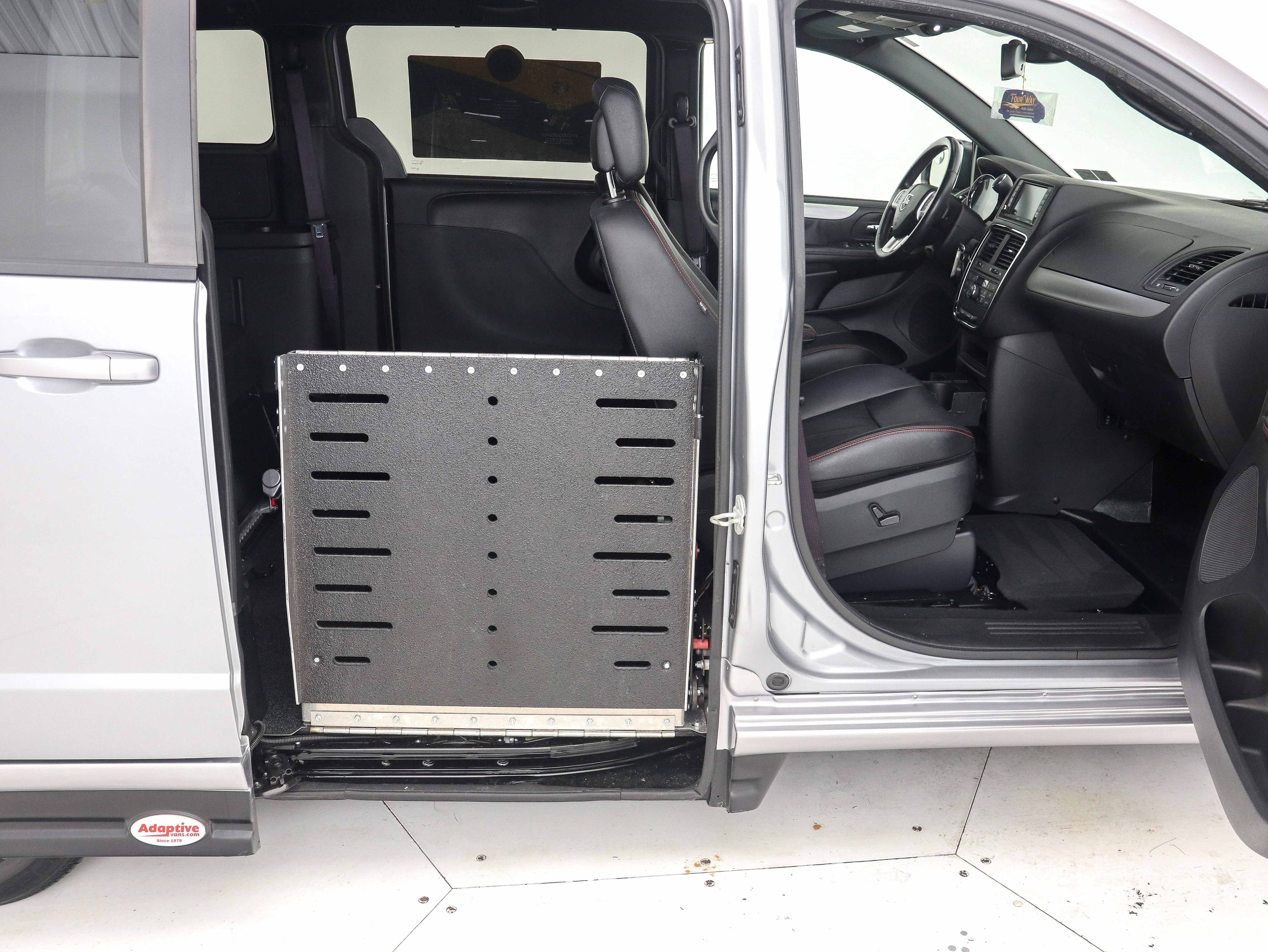 Used 2019 Dodge Grand Caravan GT image 13
