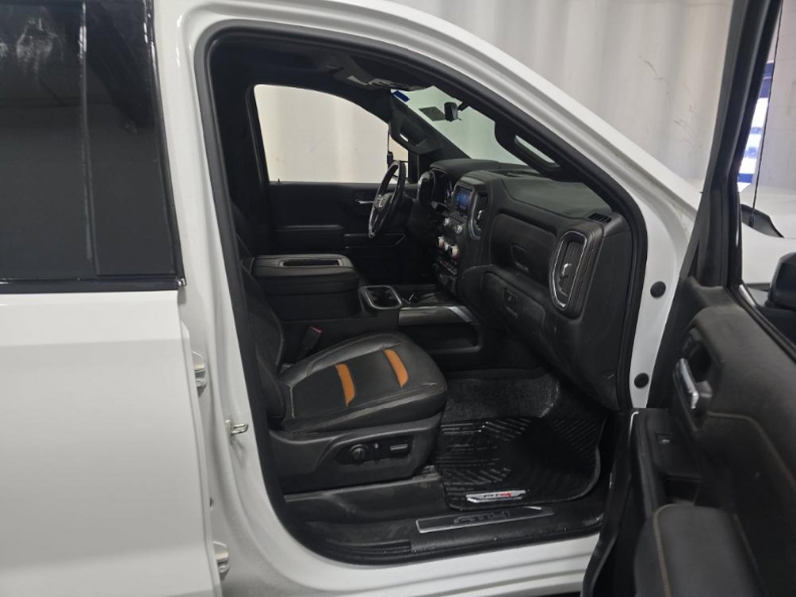 Used 2020 GMC Sierra 1500 AT4 w/ AT4 Premium Package AWD/4WD image 8