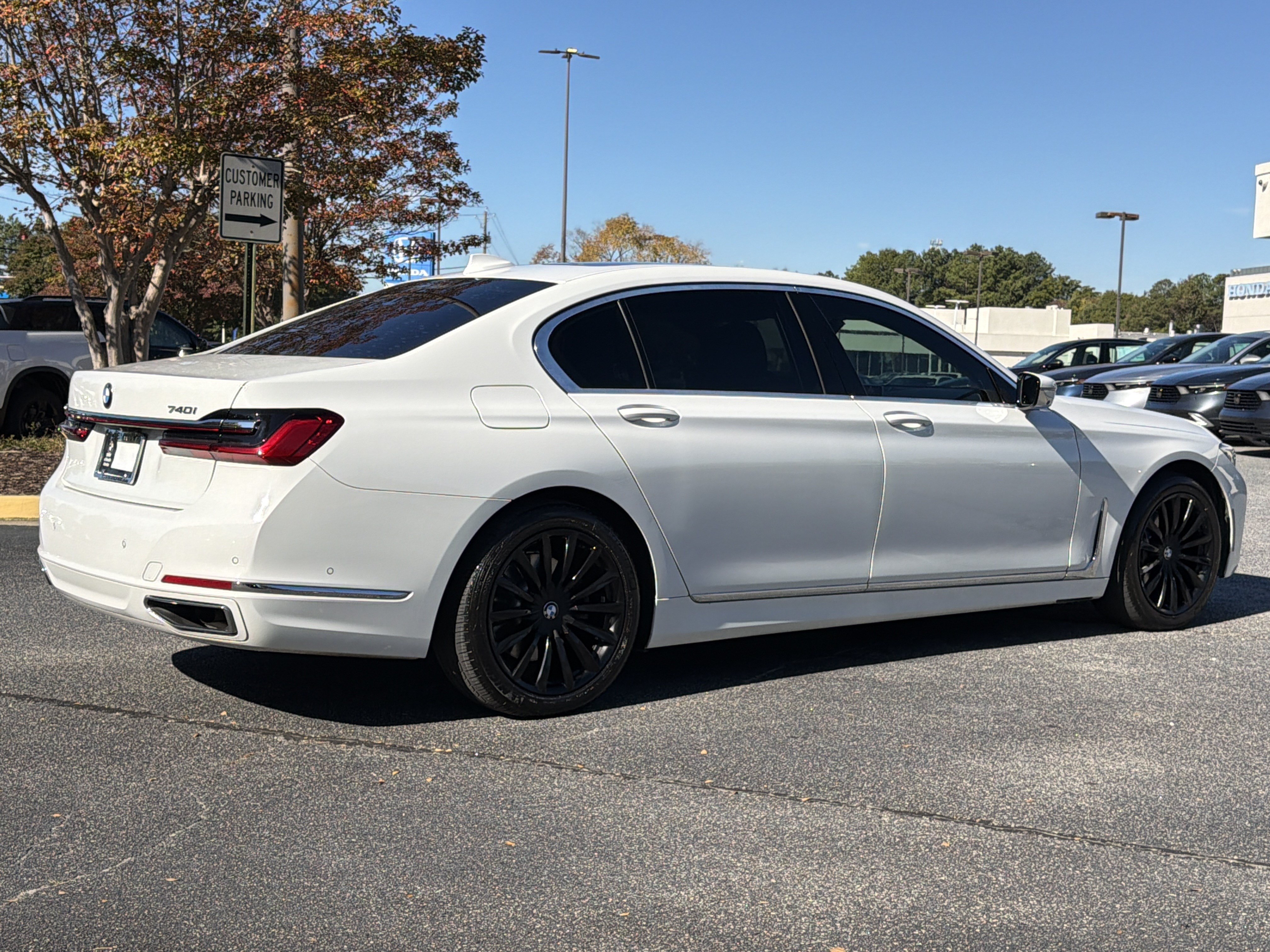 Used 2021 BMW 740i w/ Luxury Rear Seating Package RWD image 29