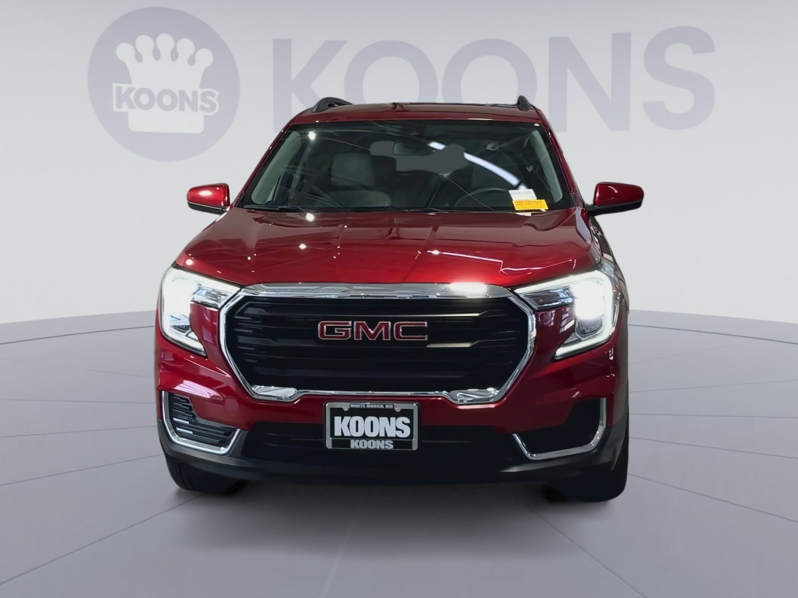 Used 2023 GMC Terrain SLE w/ Driver Convenience Package FWD image 4