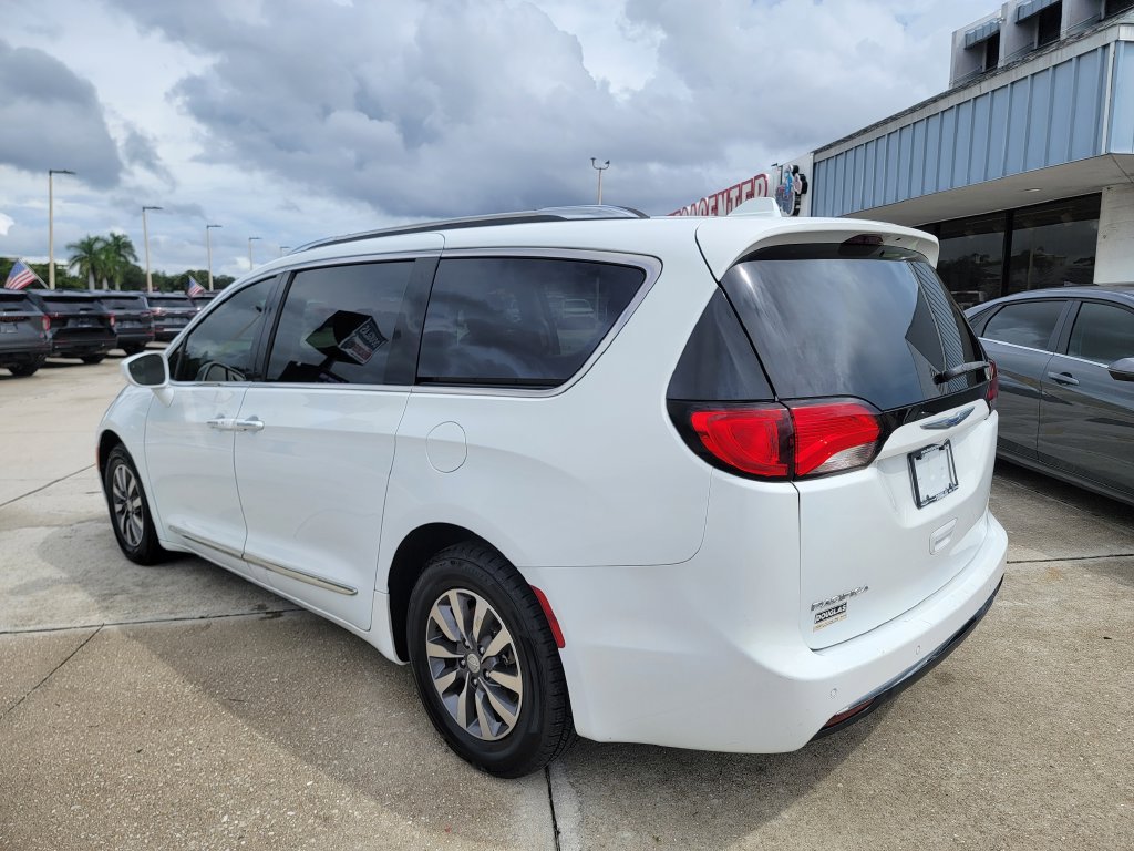 Used 2020 Chrysler Pacifica Touring-L Plus FWD image 3
