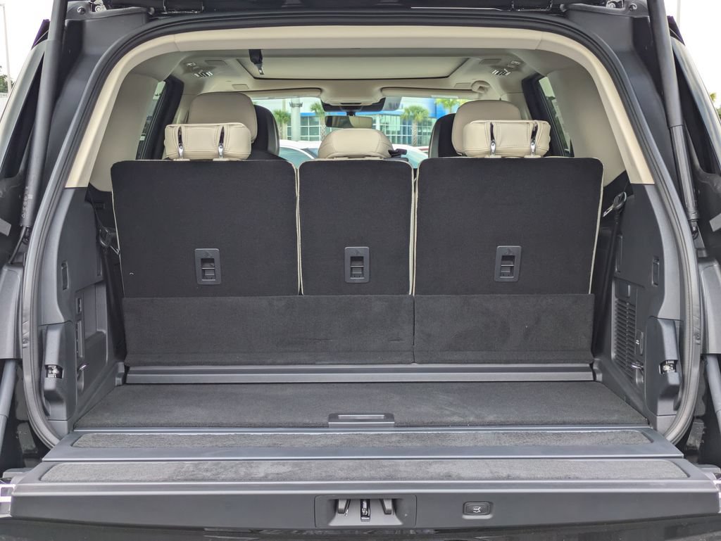 New 2027 Lincoln Navigator Reserve AWD/4WD image 13
