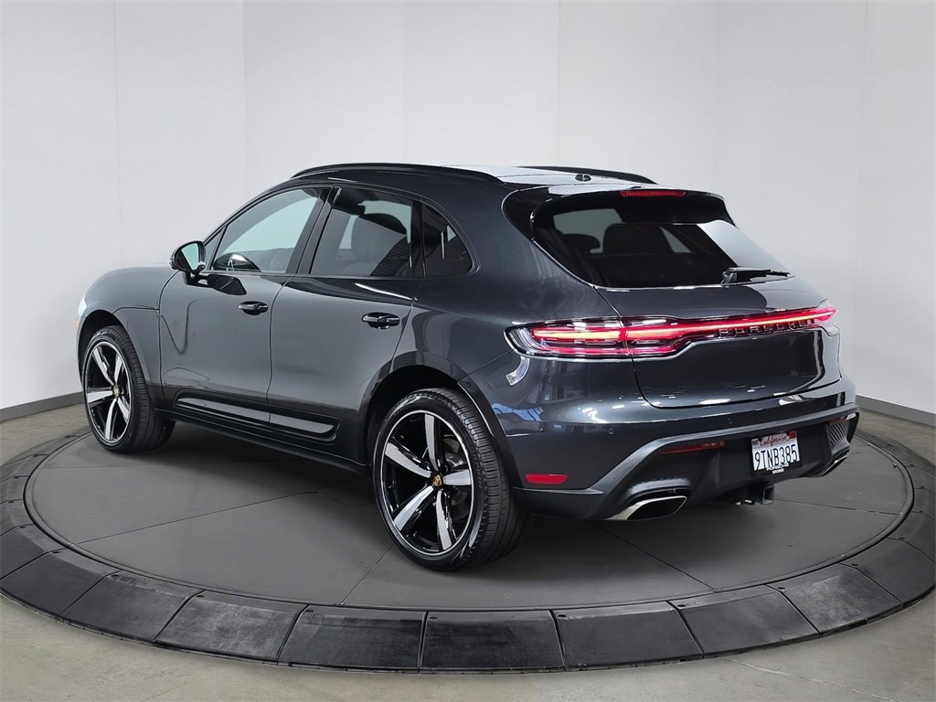 Used 2025 Porsche Macan image 3