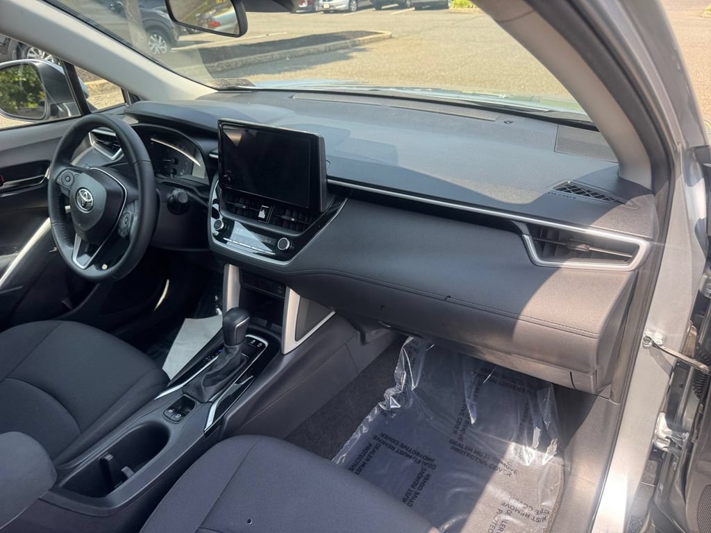 Used 2024 Toyota Corolla Cross LE AWD/4WD image 16