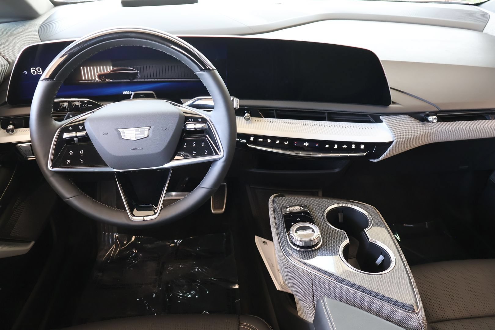 Certified 2025 Cadillac Optiq Sport 2 w/ LPO, Floor Liner Package AWD/4WD image 15