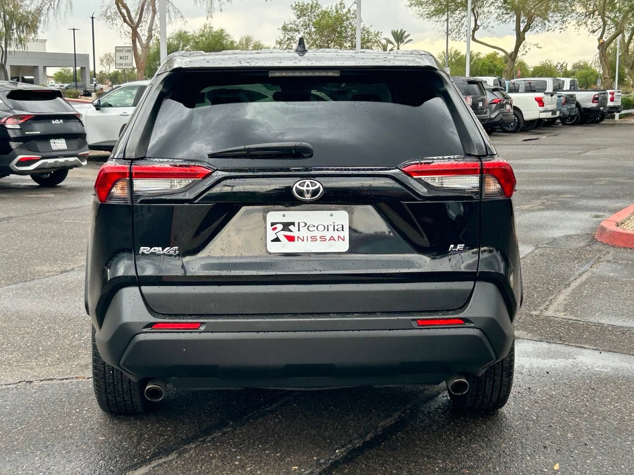 Used 2022 Toyota RAV4 LE FWD image 5