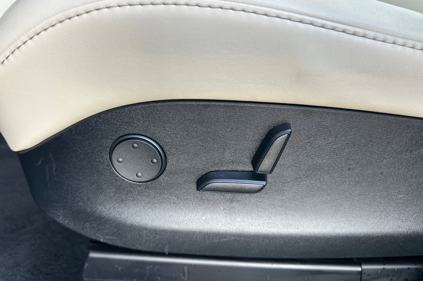 Used 2019 Tesla Model X Standard Range image 14