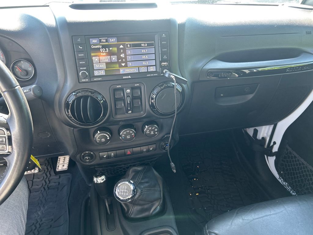 Used 2017 Jeep Wrangler Unlimited Sahara AWD/4WD image 22