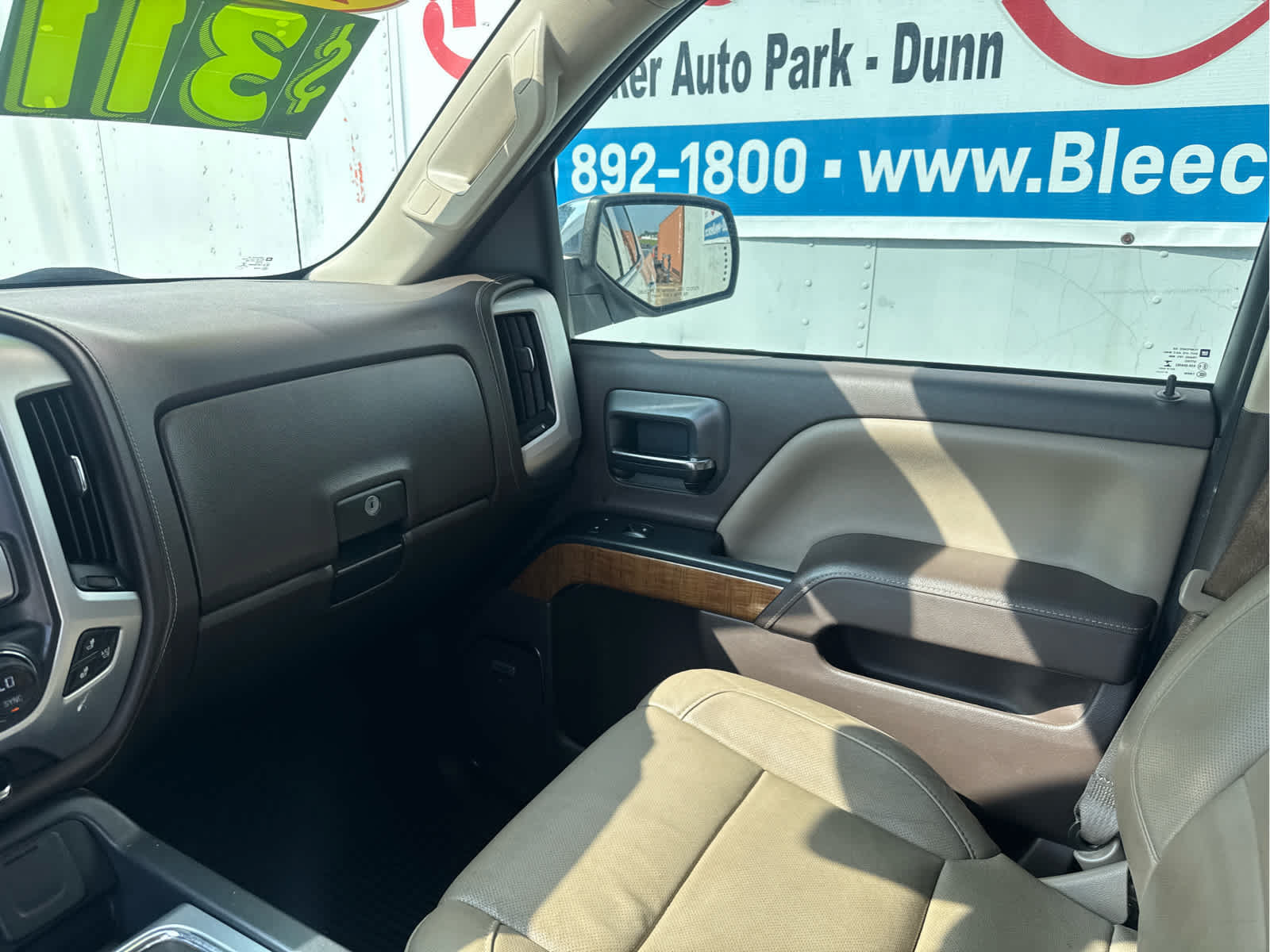 Used 2015 GMC Sierra 1500 SLT w/ SLT Crew Cab Value Package AWD/4WD image 31