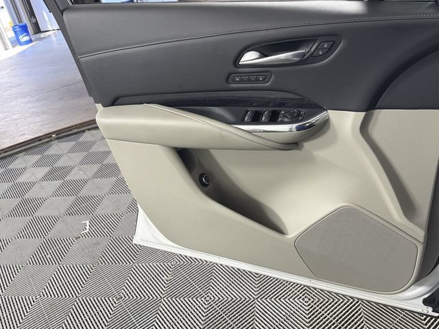 Used 2023 Cadillac XT4 Premium Luxury FWD image 17