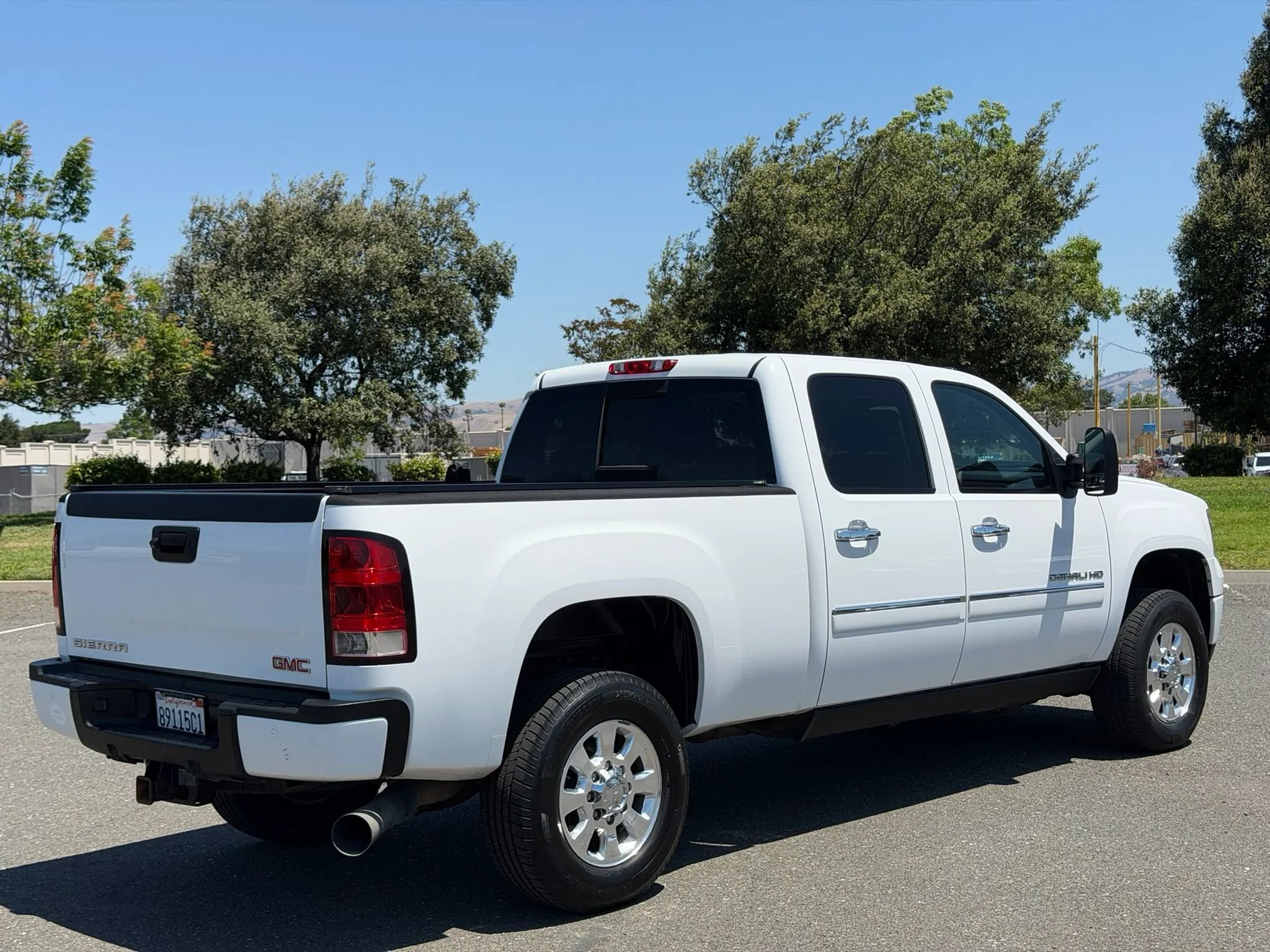 Used 2011 GMC Sierra 3500 Denali w/ Suspension Package, Off-Road AWD/4WD image 5