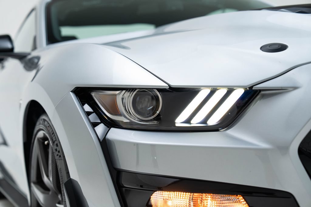 Used 2022 Ford Mustang Shelby GT500 w/ Carbon Fiber Track Pack RWD image 48
