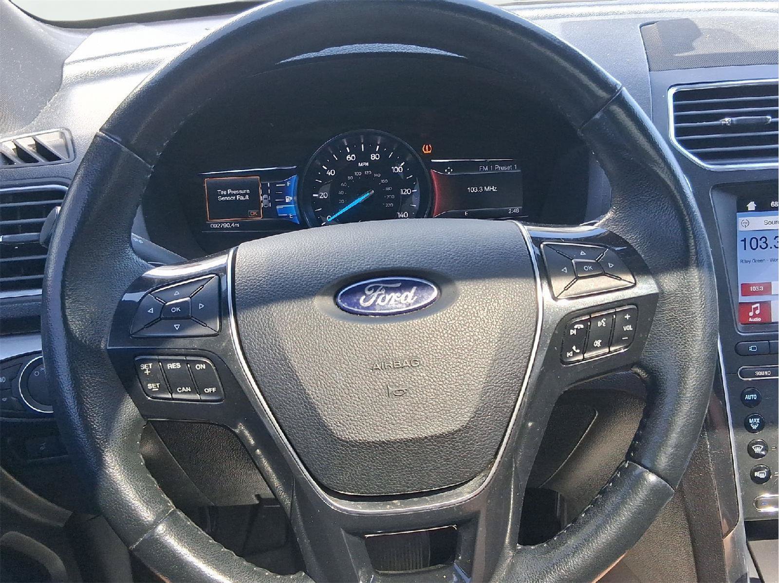 Used 2017 Ford Explorer Limited w/ Equipment Group 301A FWD image 18
