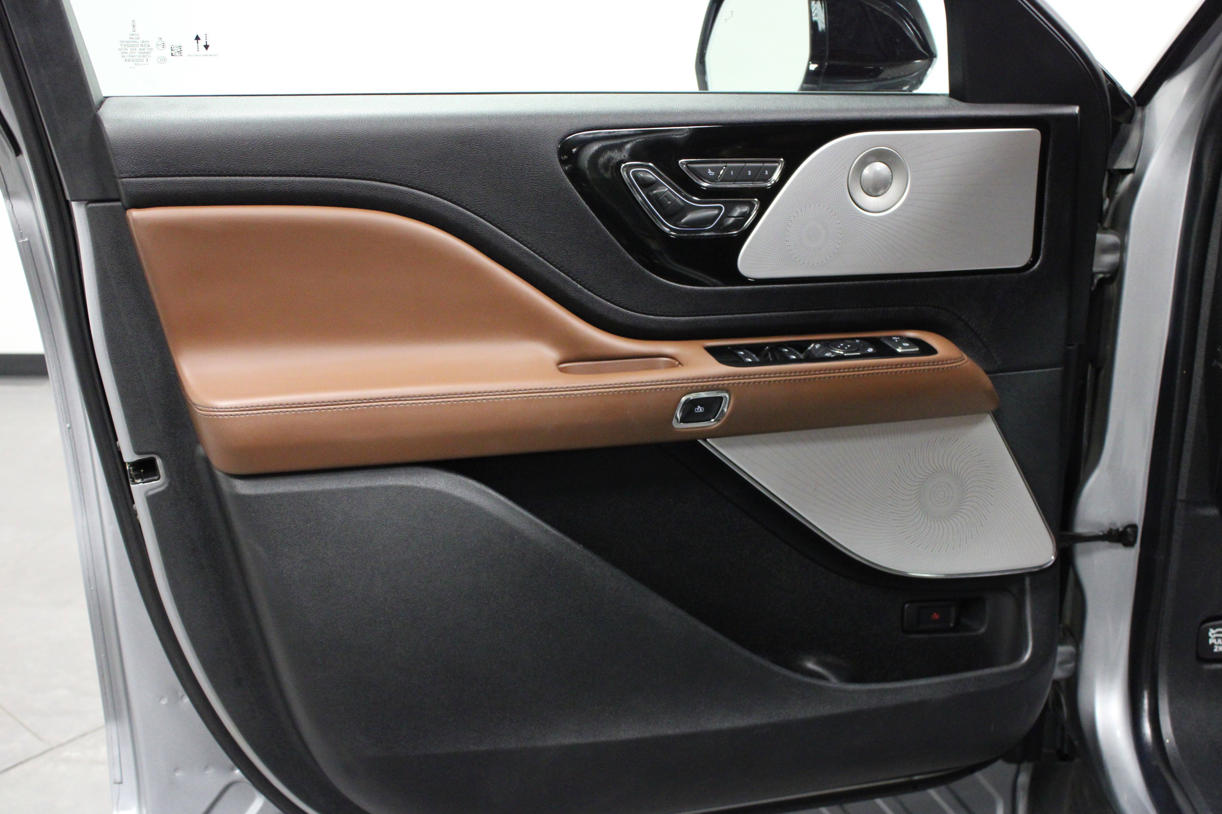 Used 2022 Lincoln Aviator Reserve w/ Equipment Group 201A image 11