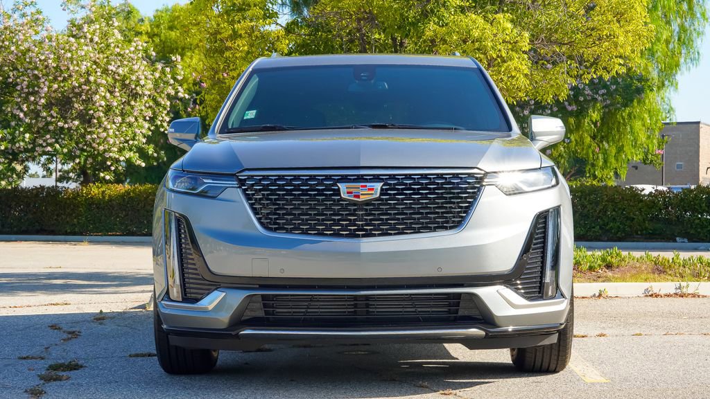 Certified 2025 Cadillac XT6 Luxury FWD image 4
