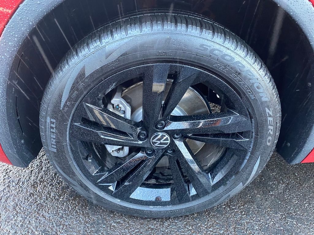 Used 2024 Volkswagen Tiguan SE R-Line image 27