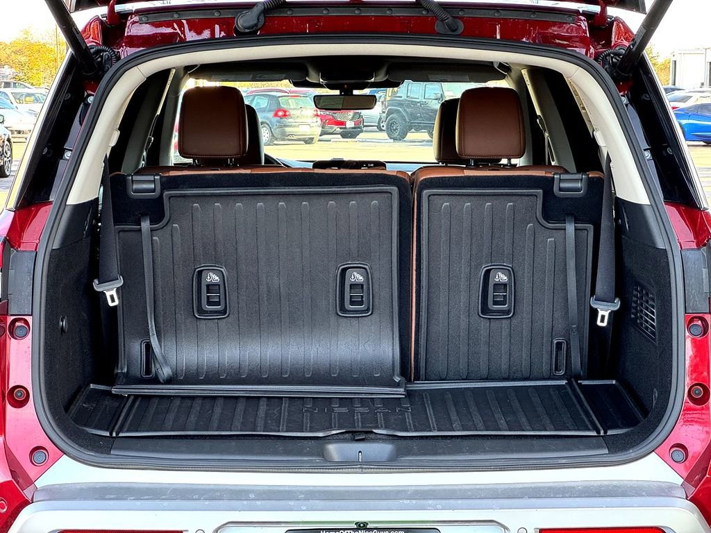 Used 2023 Nissan Pathfinder Platinum image 10