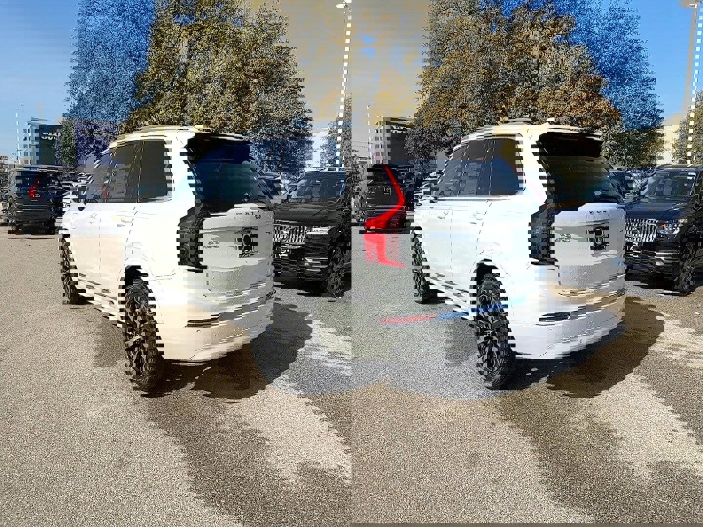 New 2025 Volvo XC90 T8 Core w/ Protection Package image 4