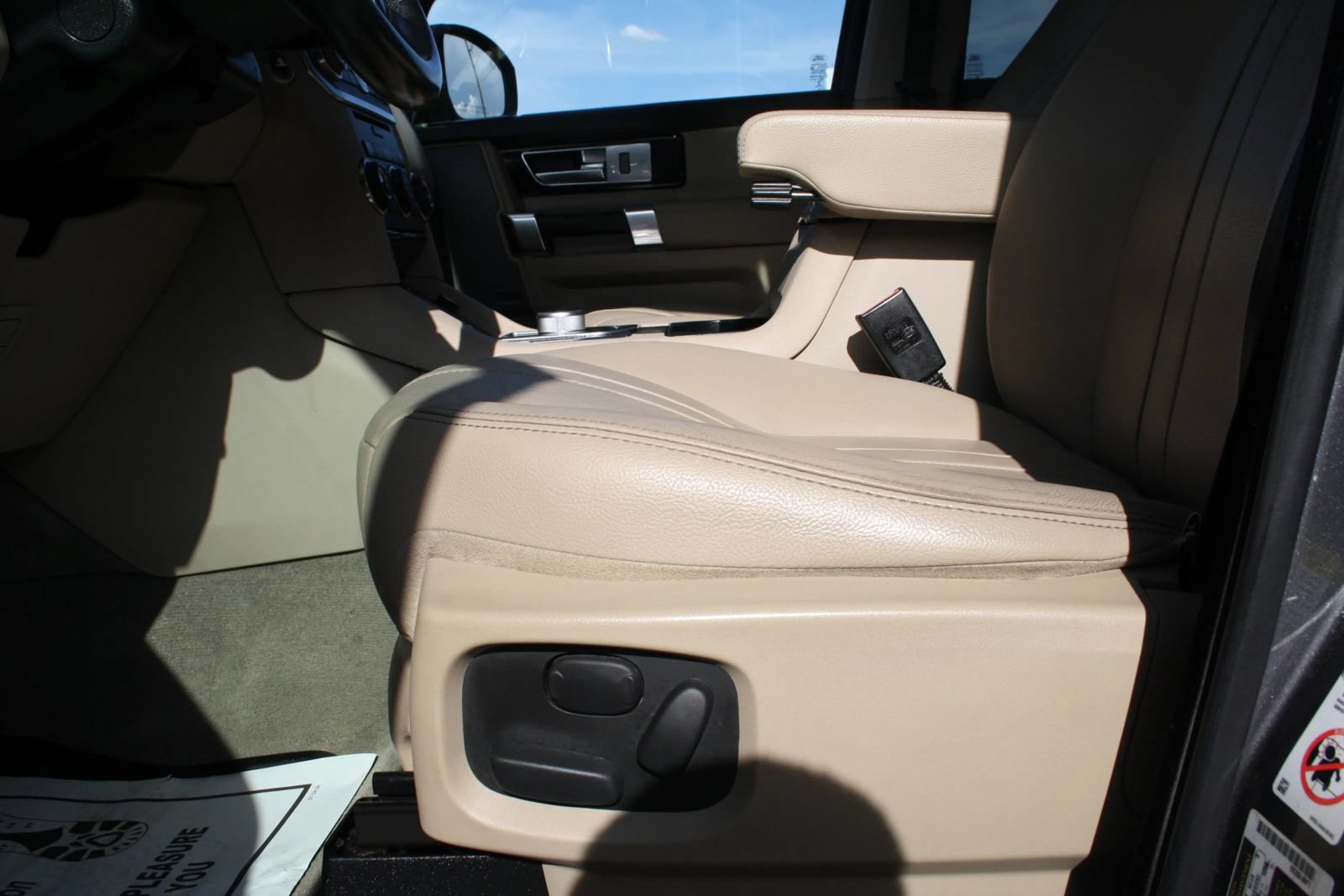 Used 2016 Land Rover LR4 HSE AWD/4WD image 11