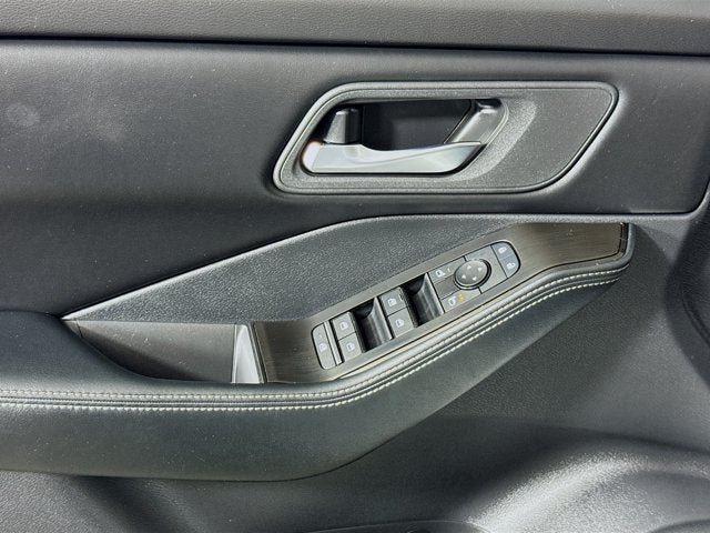 Certified 2026 Nissan Rogue SV AWD/4WD image 15