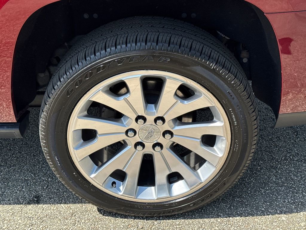 Used 2018 Cadillac Escalade ESV Premium Luxury image 19