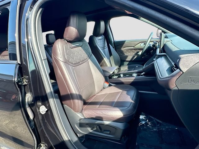 Used 2025 Ford Explorer Platinum w/ Ultimate Package AWD/4WD image 31