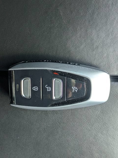 Used 2021 Aston Martin DBX AWD/4WD image 30