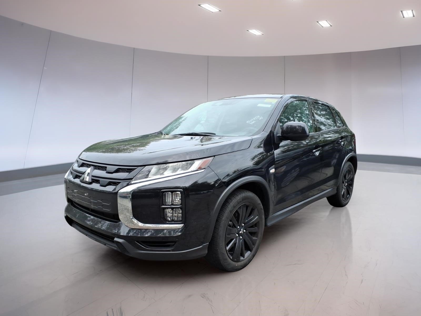 Used 2025 Mitsubishi Outlander Sport LE AWD/4WD image 2