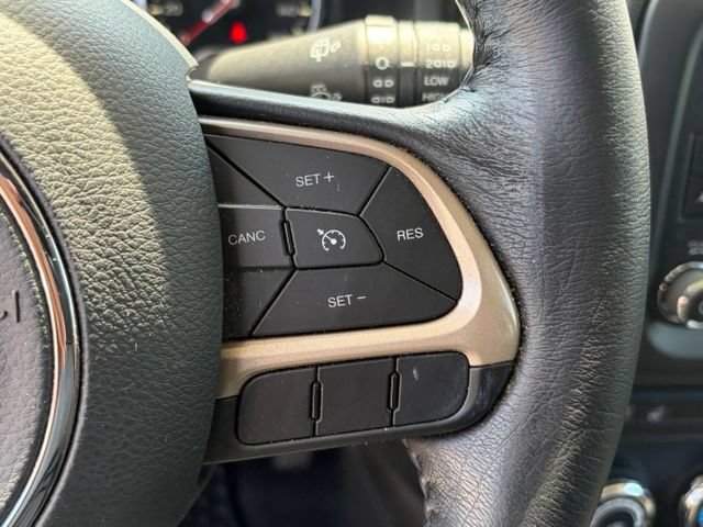 Used 2017 Jeep Renegade Latitude AWD/4WD image 17
