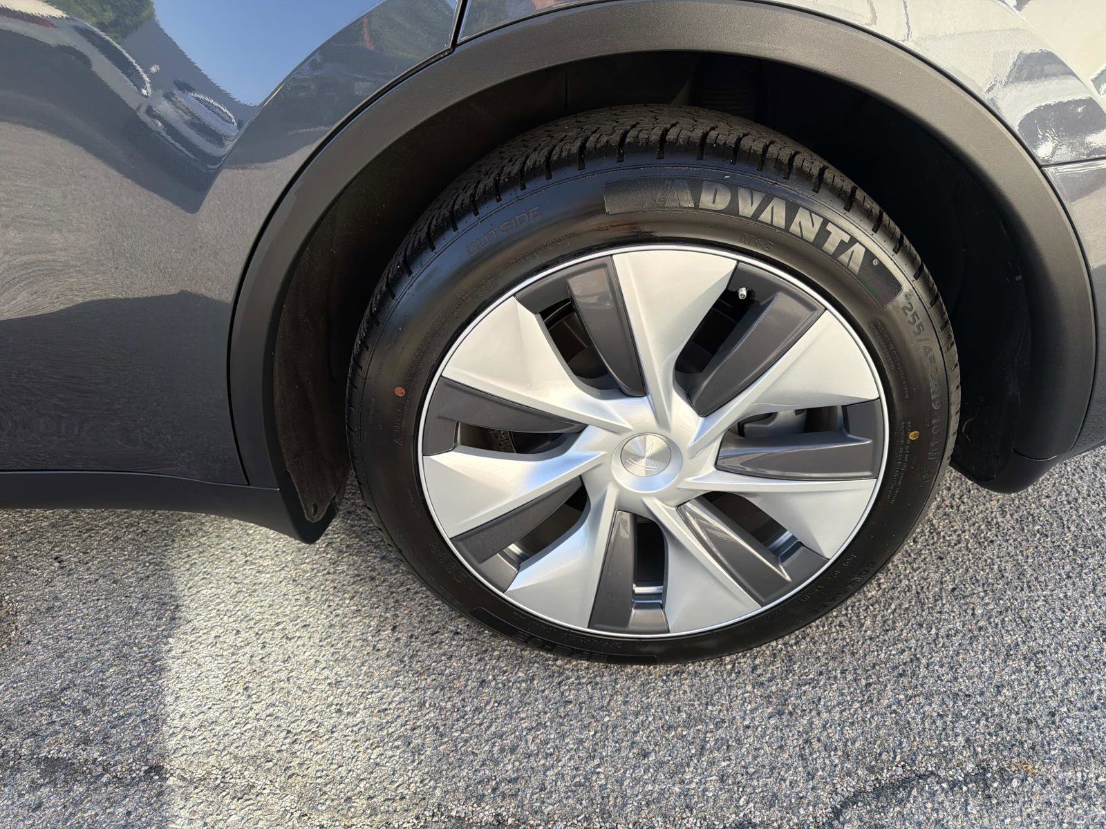 Used 2022 Tesla Model Y Long Range AWD/4WD image 6