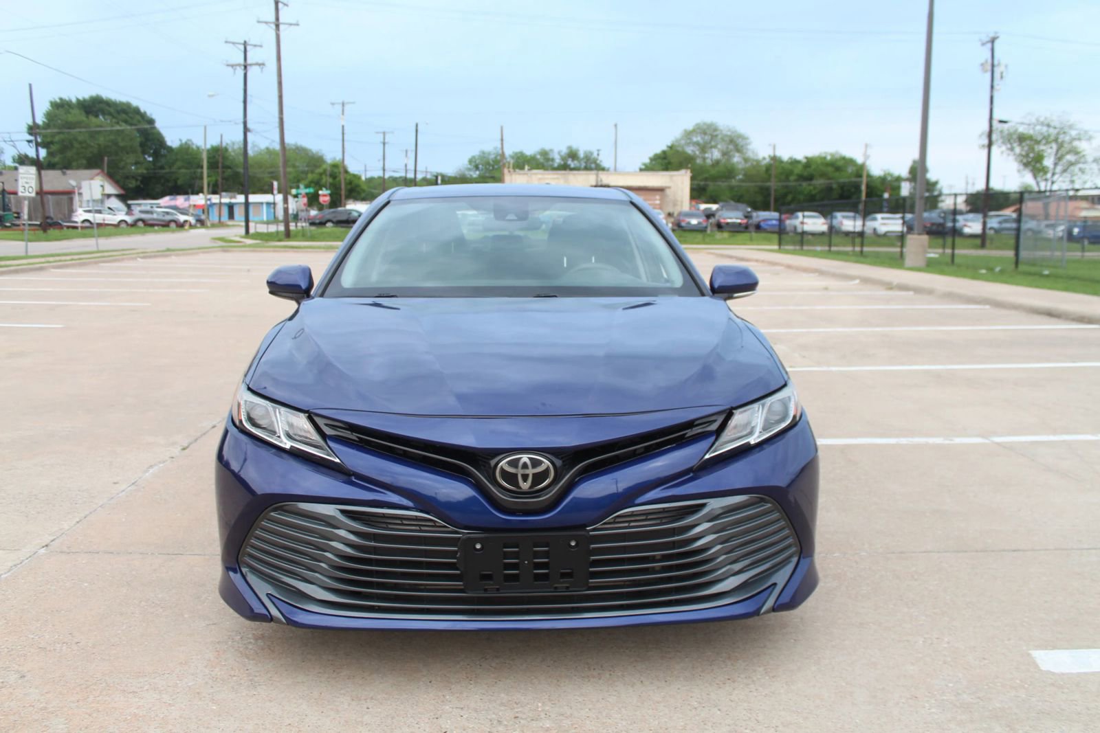 Used 2018 Toyota Camry LE FWD image 2