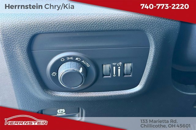 Used 2022 Jeep Grand Cherokee Altitude image 15