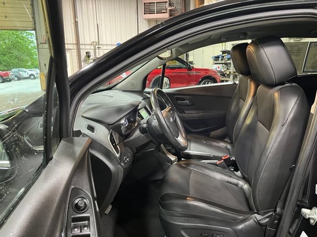 Used 2017 Chevrolet Trax LT w/ LT Convenience Package AWD/4WD image 15