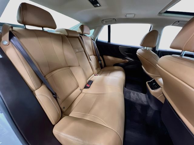 Used 2018 Lexus LS 500 w/ Accessory Package (Z2) RWD image 29