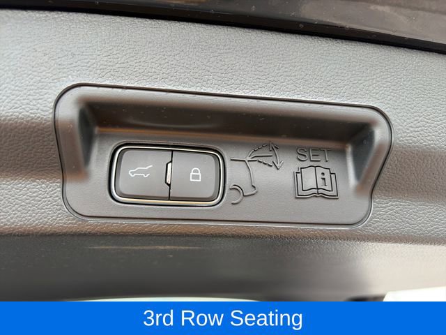 Used 2024 Ford Explorer XLT w/ Equipment Group 202A AWD/4WD image 9