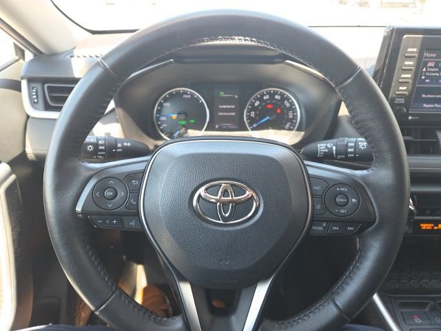 Used 2021 Toyota RAV4 XLE w/ XLE Grade Weather Package AWD/4WD image 19