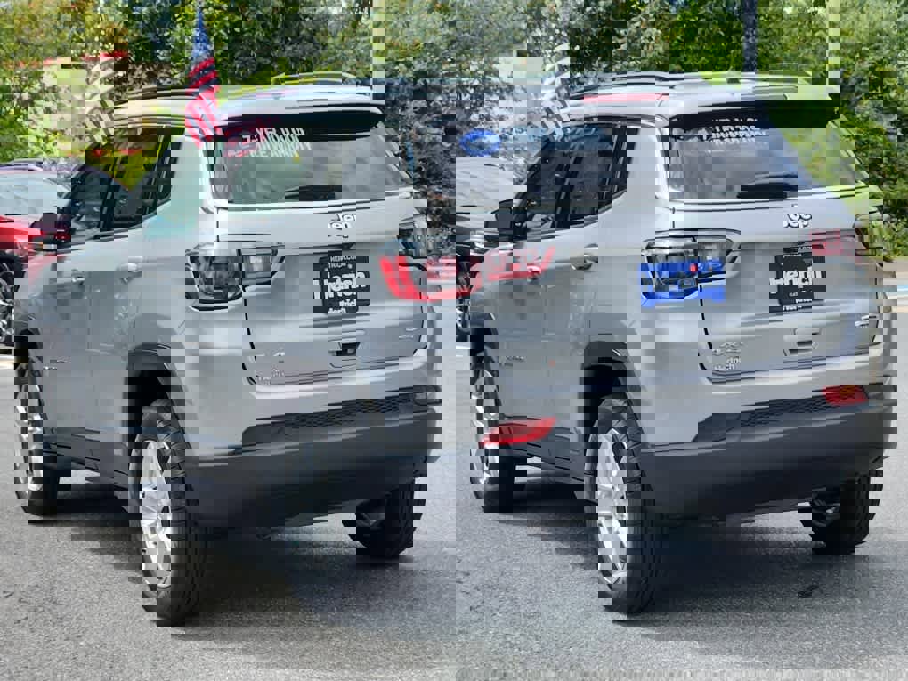 Used 2022 Jeep Compass Latitude image 4