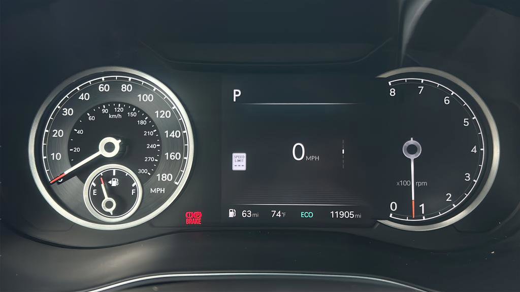 Used 2025 Genesis G70 2.5T image 23