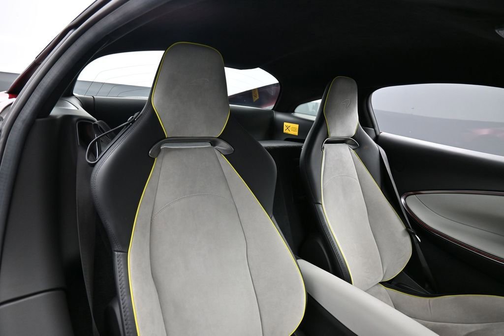 Used 2024 McLaren Artura RWD image 24