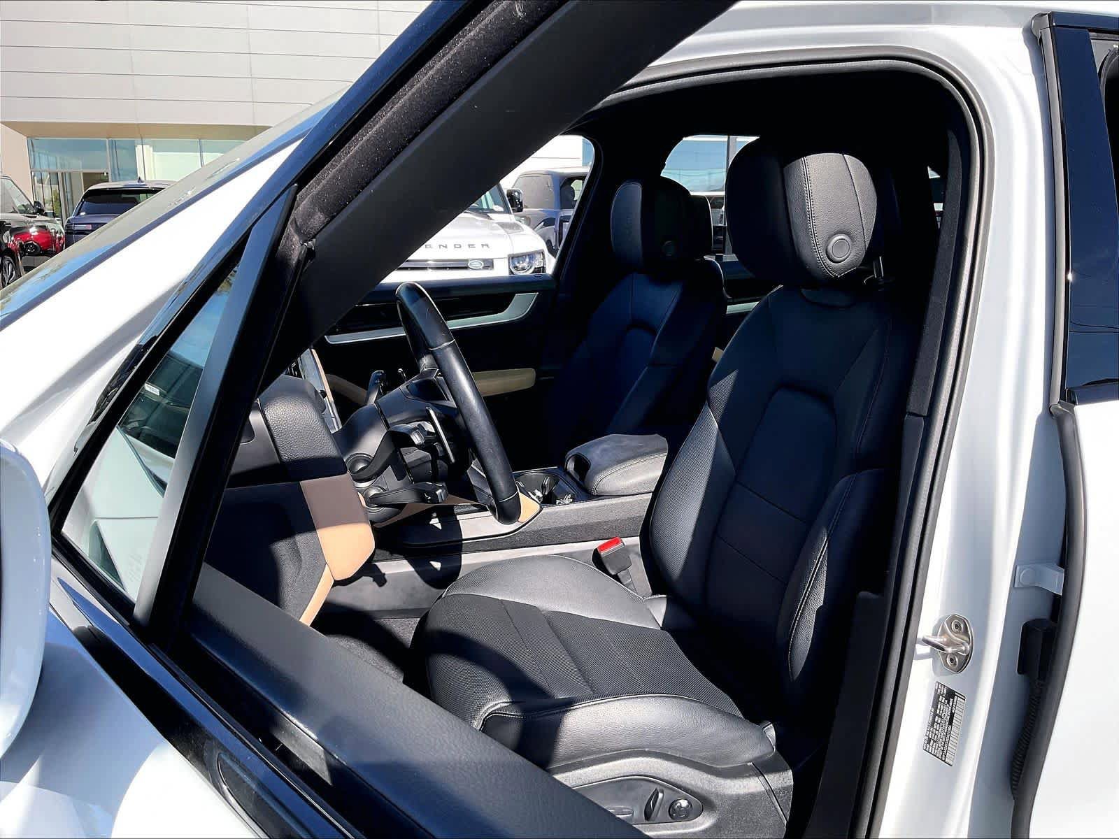 Used 2024 Porsche Cayenne AWD/4WD image 27