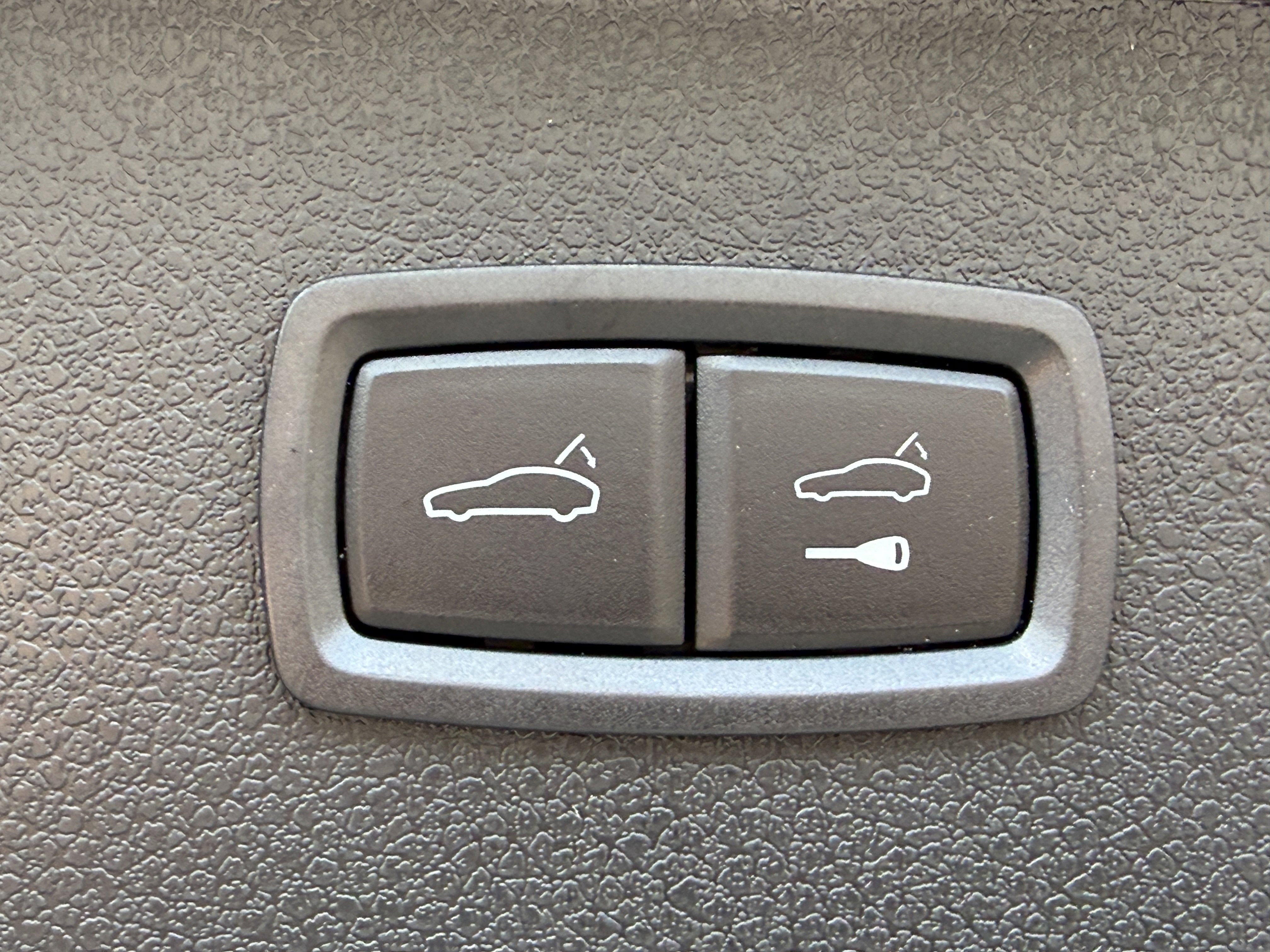 New 2026 Porsche Macan Turbo image 15