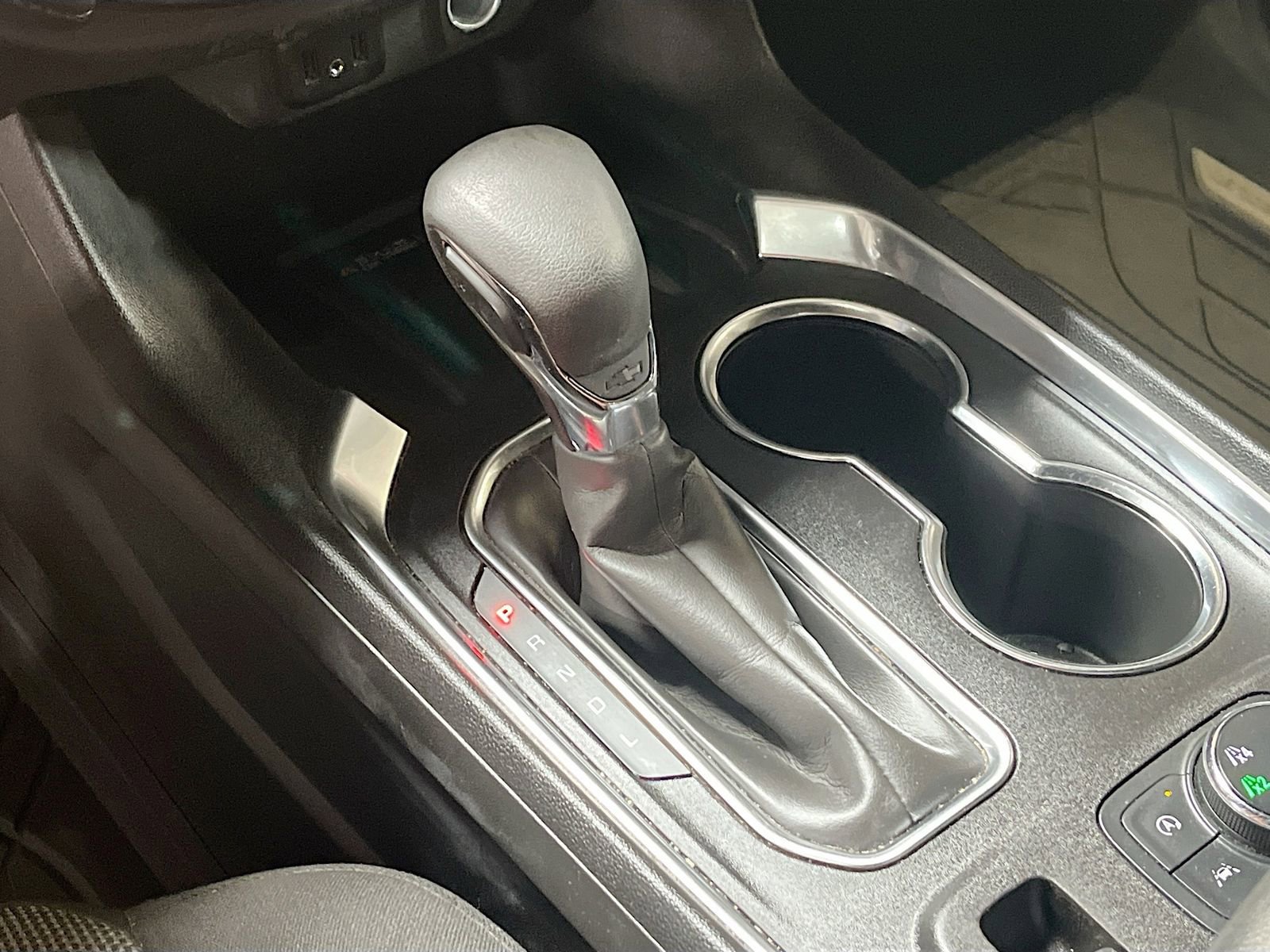 Used 2023 Chevrolet Traverse LT w/ Rear Camera Mirror Package image 16