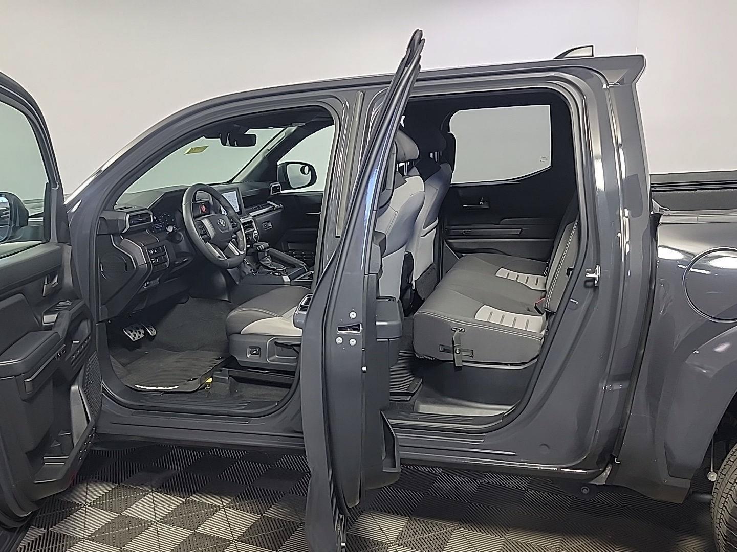Used 2025 Toyota Tacoma TRD Sport AWD/4WD image 15
